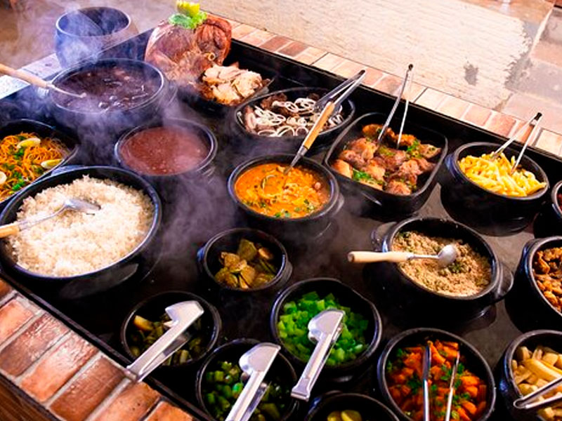 Restaurante com comida mineira tradicional em Lapinha da Serra