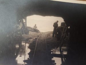 Esta foto foi tirada de dentro do túnel da Barragem da Usina. O ano era 1950.