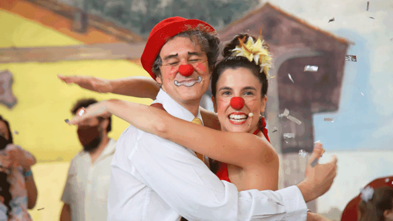 Lapinha da Serra recebe espetáculo “Aurélia e Rebimboca” da Cia Leva